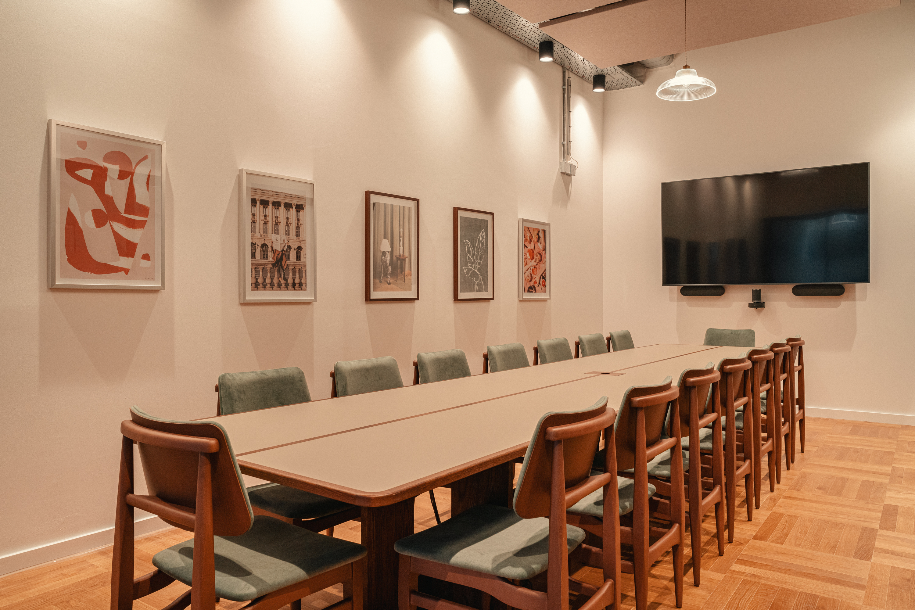 Private Office To Rent, London, EC1V – photo 1