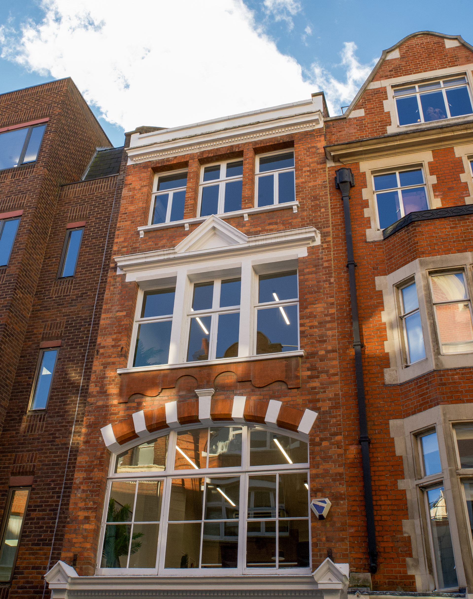Private Office To Rent, London, W1C – photo 1