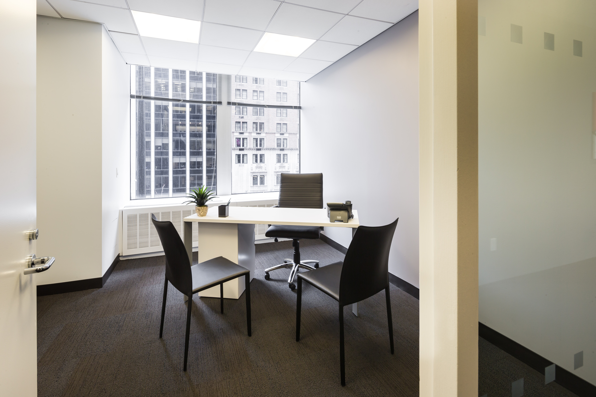 Private Office To Rent, New York, 10105 – photo 2