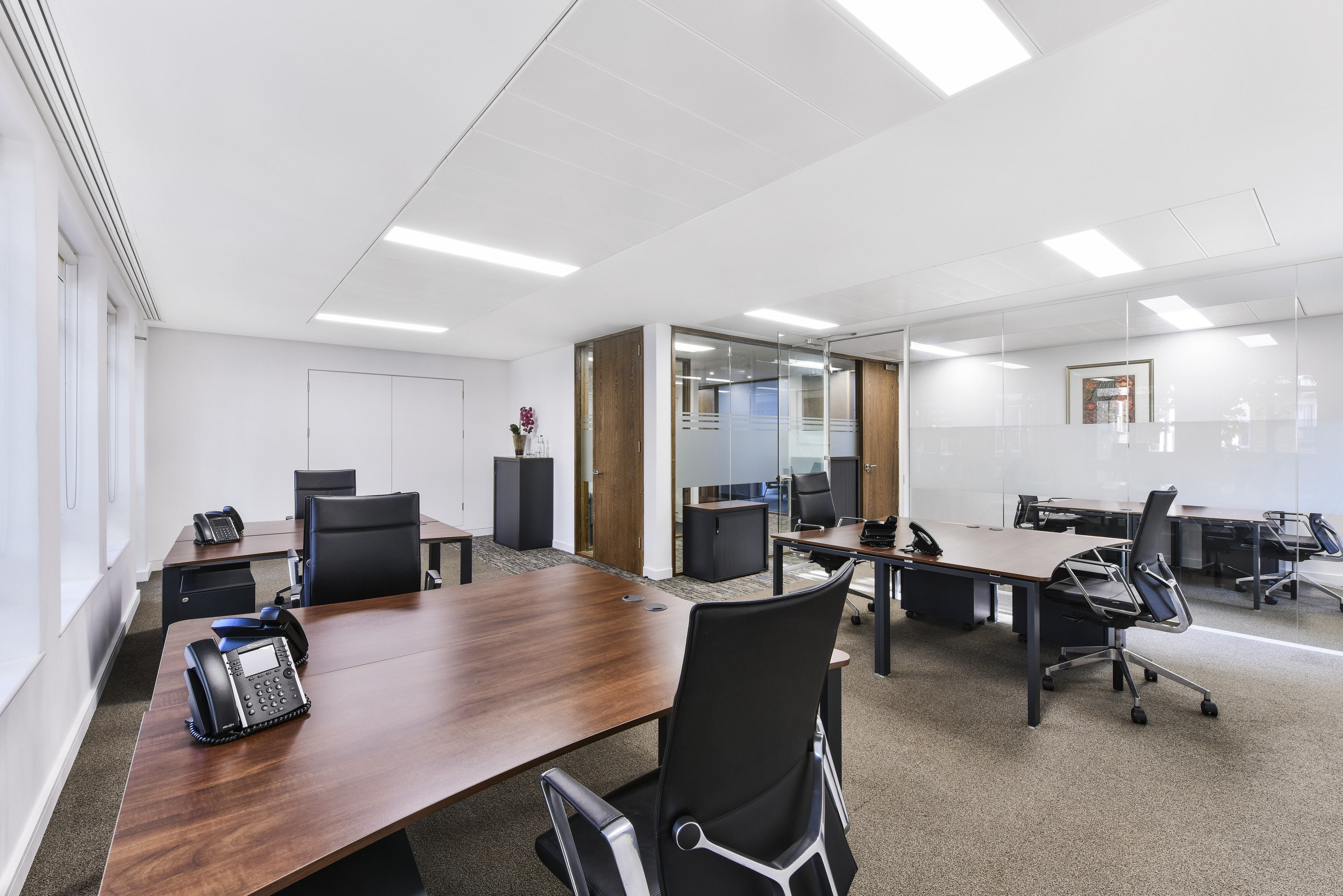 Private Office To Rent, London, W1J – photo 1