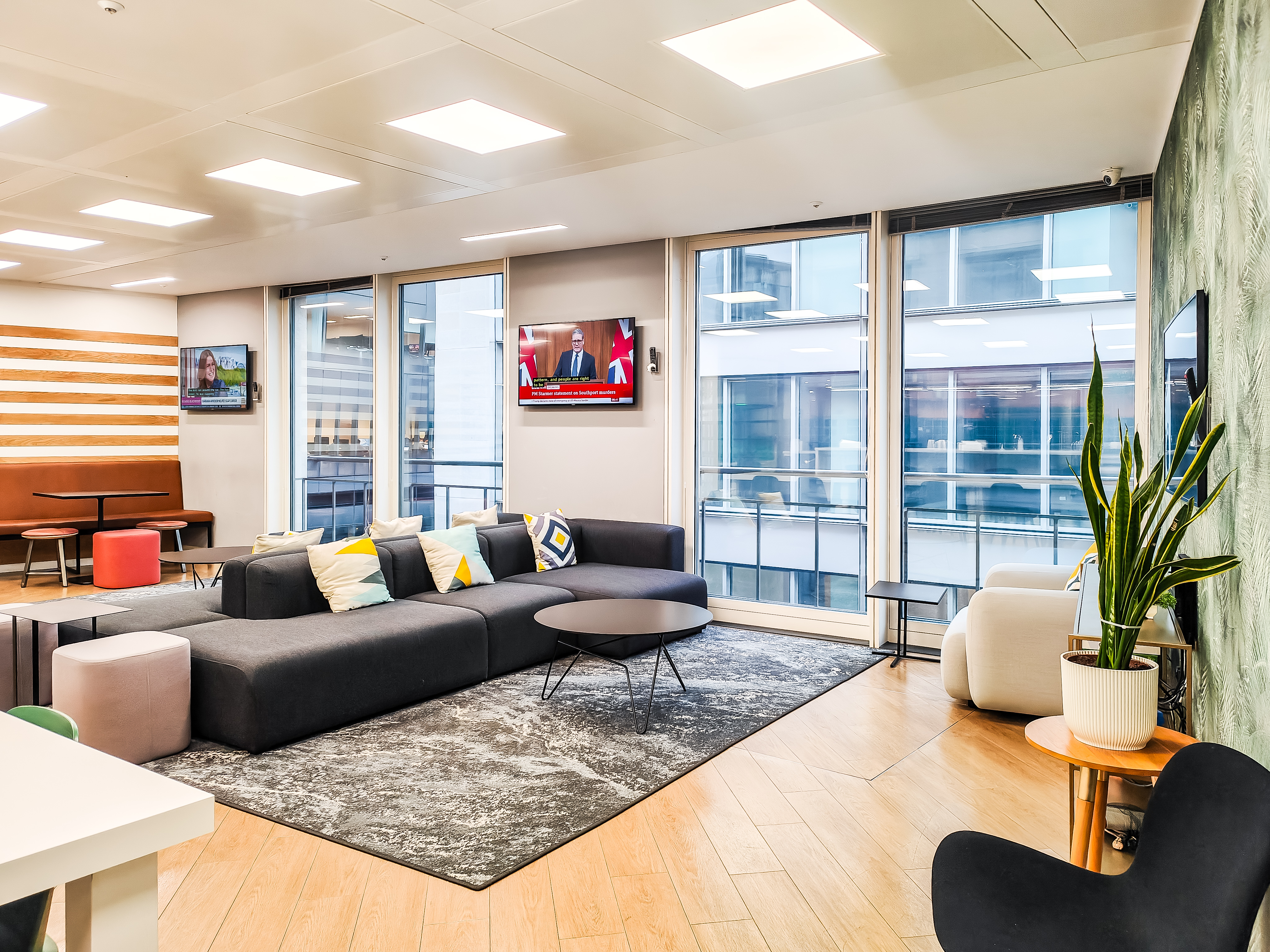 Private Office To Rent, London, EC4M – photo 1